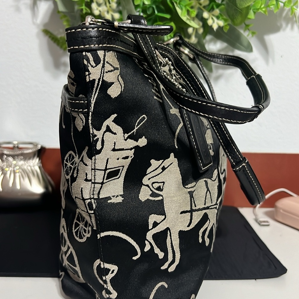 Coach Black and Cream Tote Bag - Picture 5 of 11